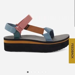 Teva Flatform in Light Multi